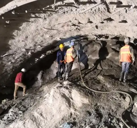 大通拱顶带模注浆料的施工流程及注意事项